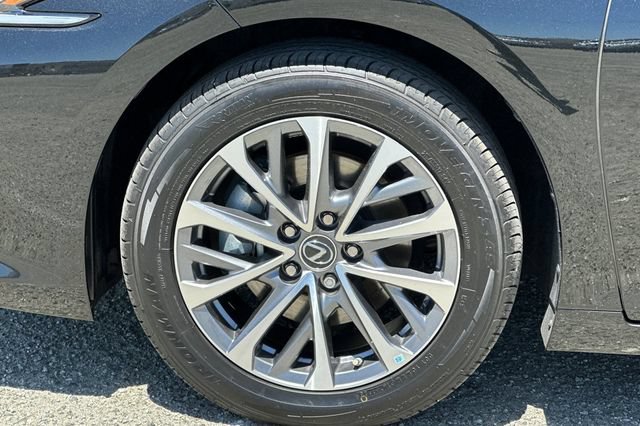 Used 2024 Lexus ES 350 w/ Accessory Package (Z2) FWD image 32