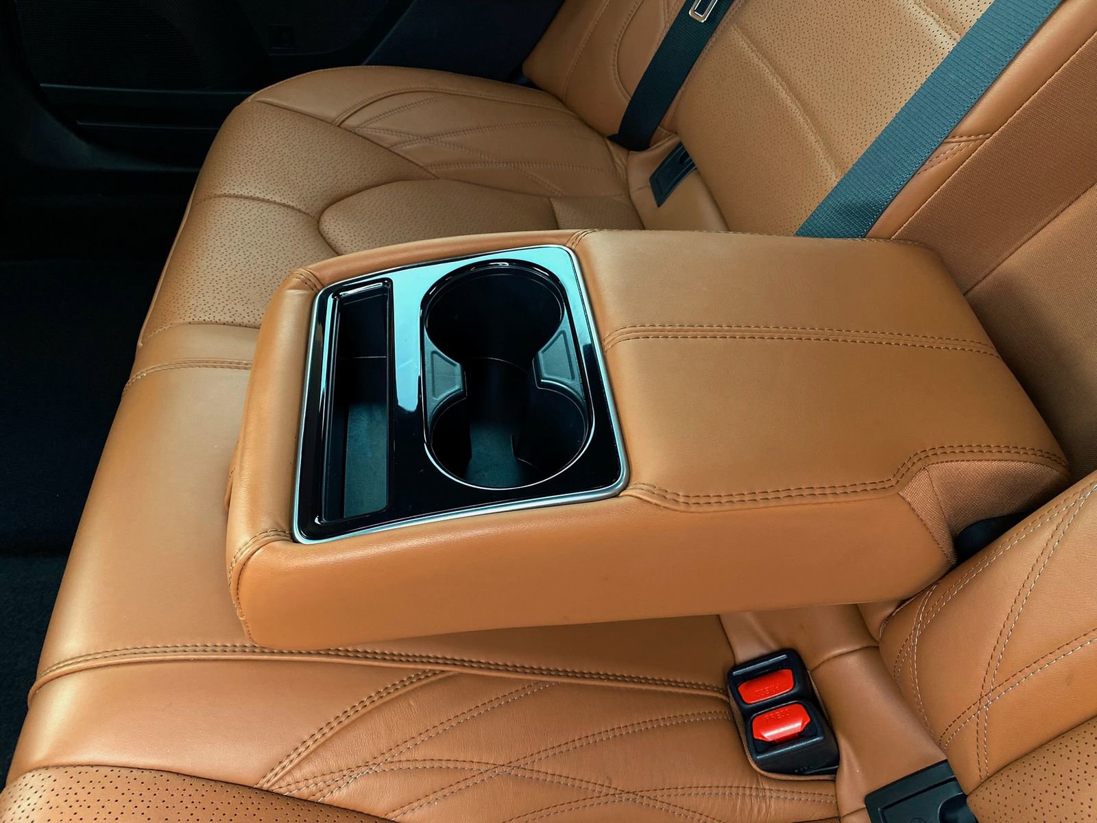 Used 2019 Toyota Avalon Limited image 27