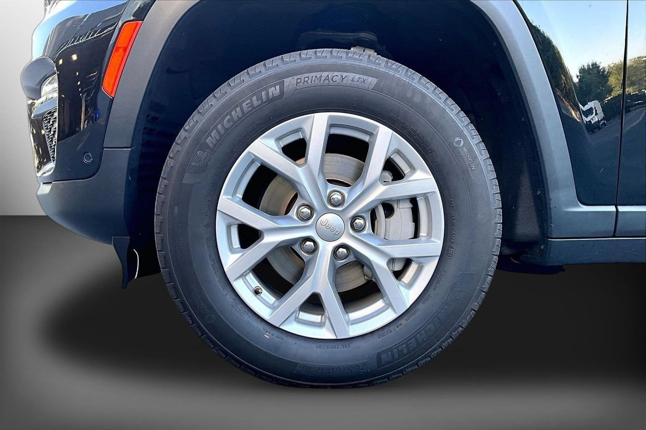 Used 2023 Jeep Grand Cherokee Limited w/ Luxury Tech Group II AWD/4WD image 33
