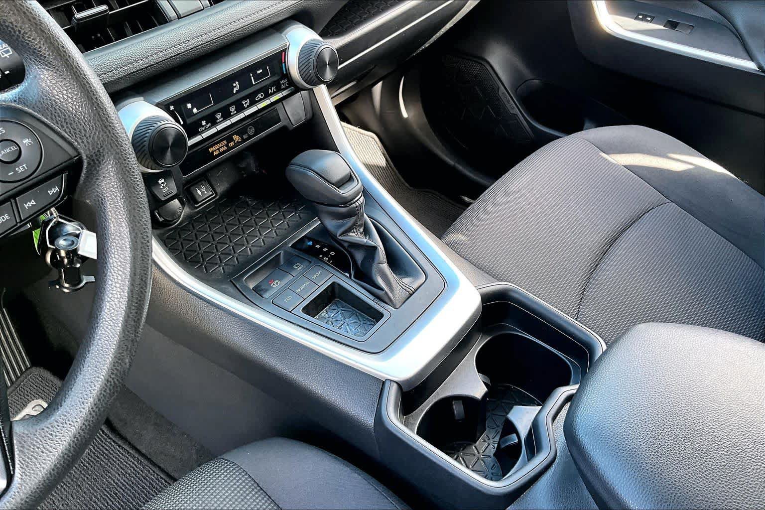 Used 2019 Toyota RAV4 LE w/ Carpet Mat Package FWD image 17