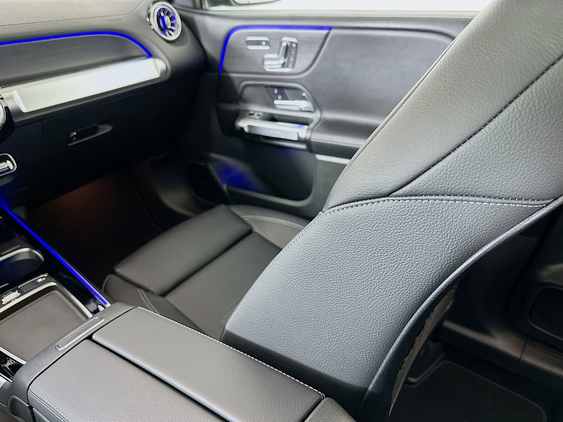 New 2026 Mercedes-Benz GLB 35 AMG 4MATIC image 26