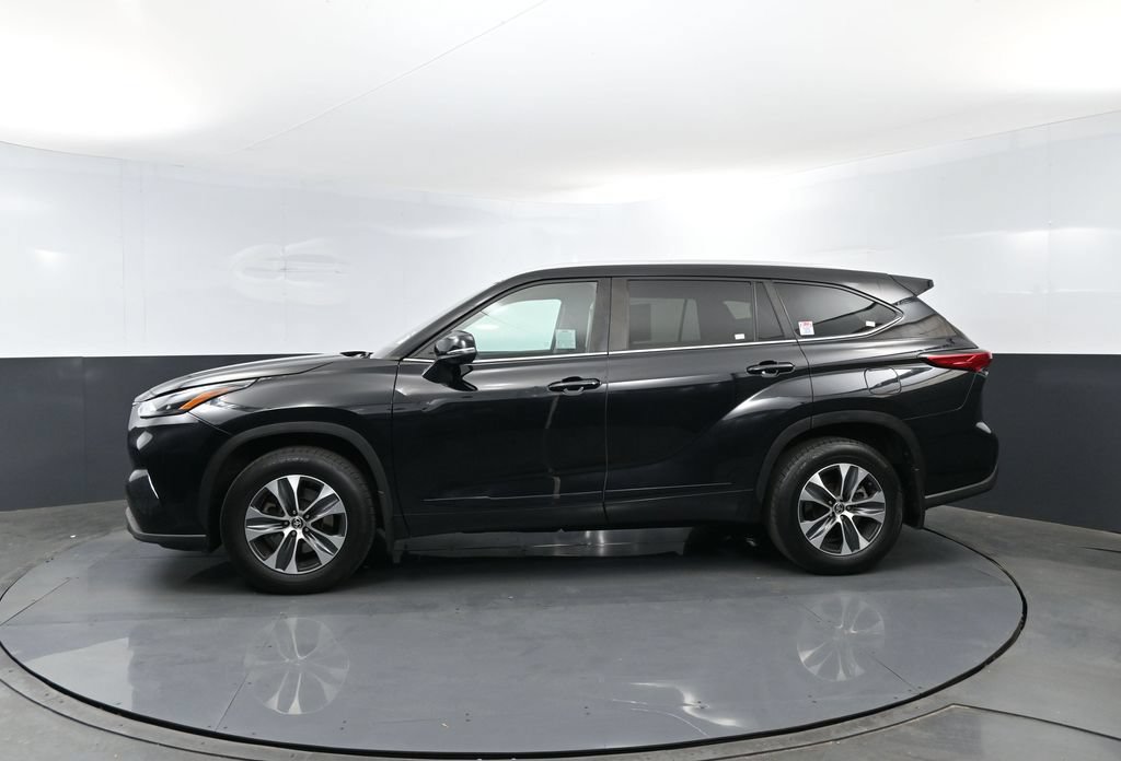 Used 2023 Toyota Highlander XLE AWD/4WD image 27