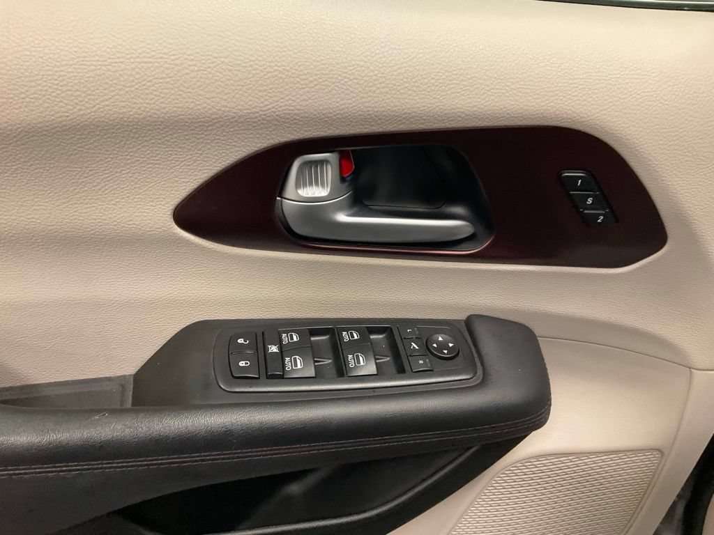 Used 2018 Chrysler Pacifica Limited w/ Advanced Safetytec Group FWD image 10