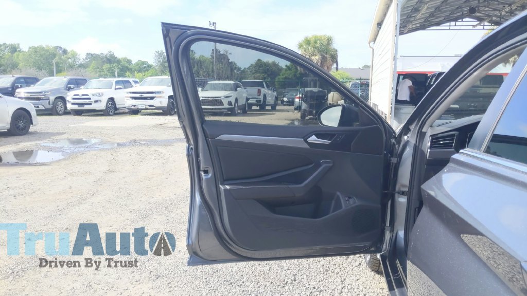 Used 2023 Volkswagen Jetta SE FWD image 17