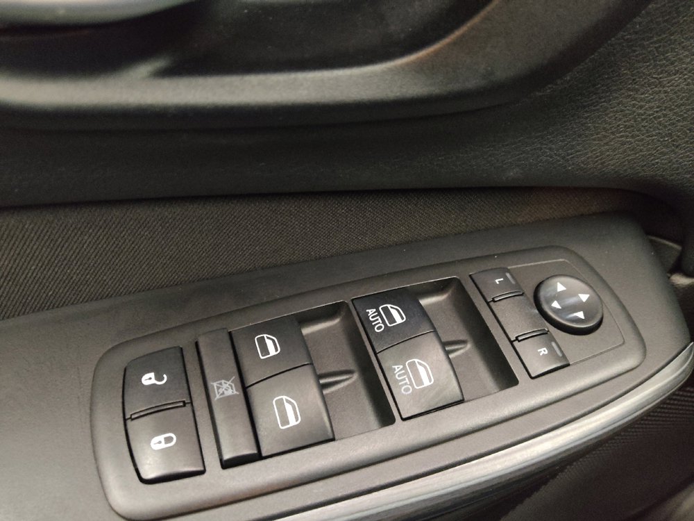 Used 2015 Jeep Cherokee Latitude FWD image 27