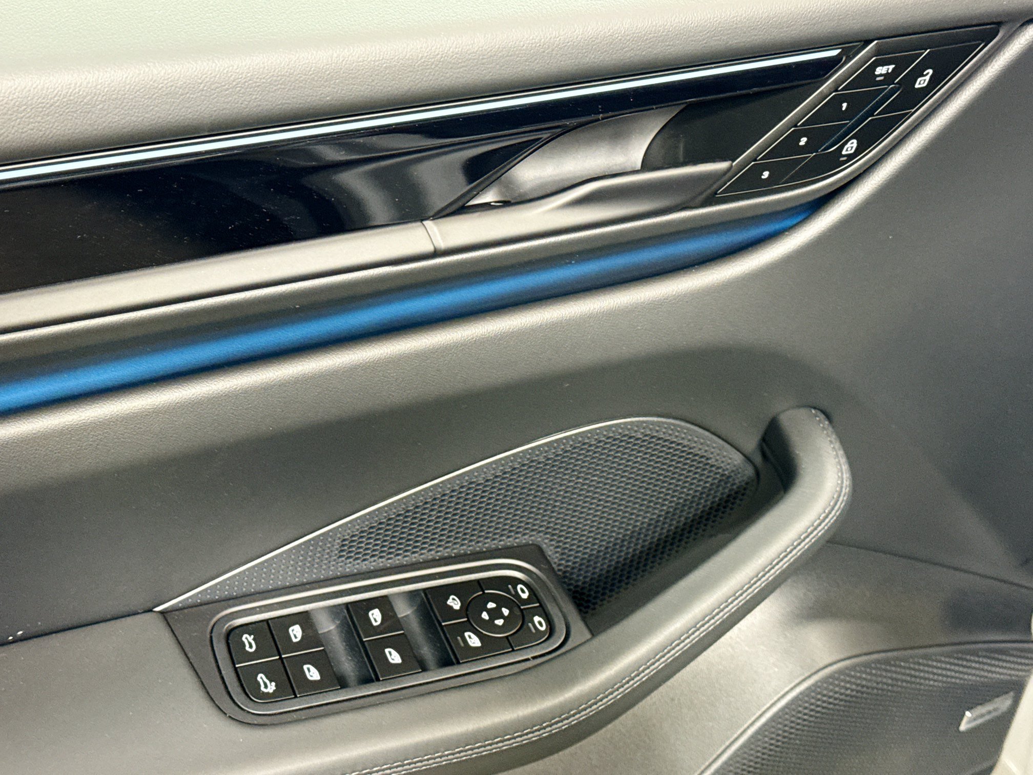Certified 2026 Porsche Macan Electric RWD image 23