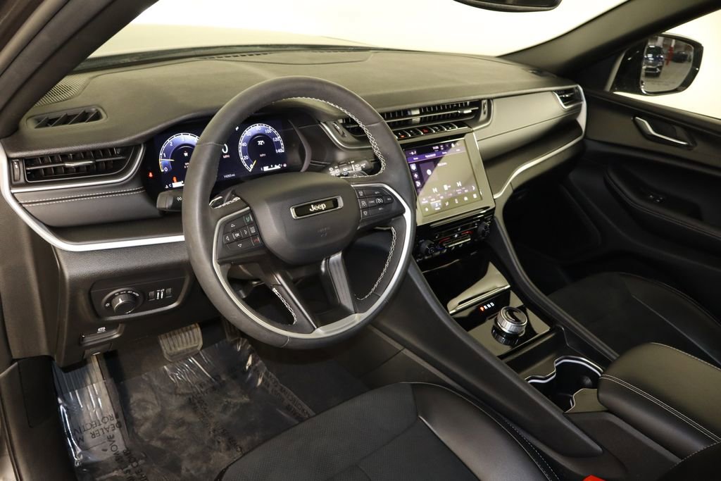 Used 2024 Jeep Grand Cherokee Altitude image 28