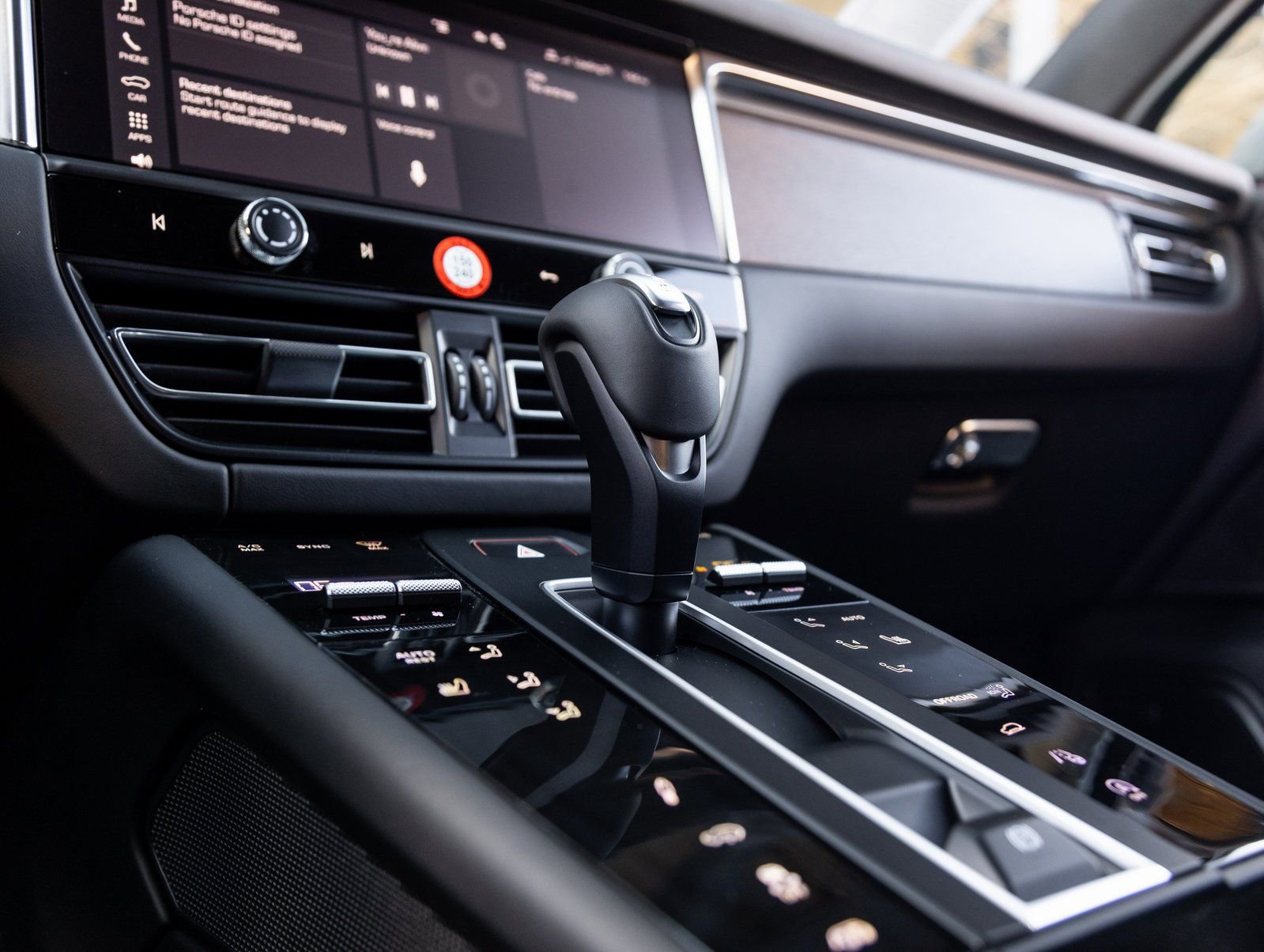 New 2026 Porsche Macan GTS image 27