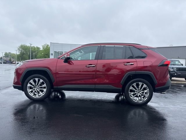 Used 2021 Toyota RAV4 Limited AWD/4WD image 4