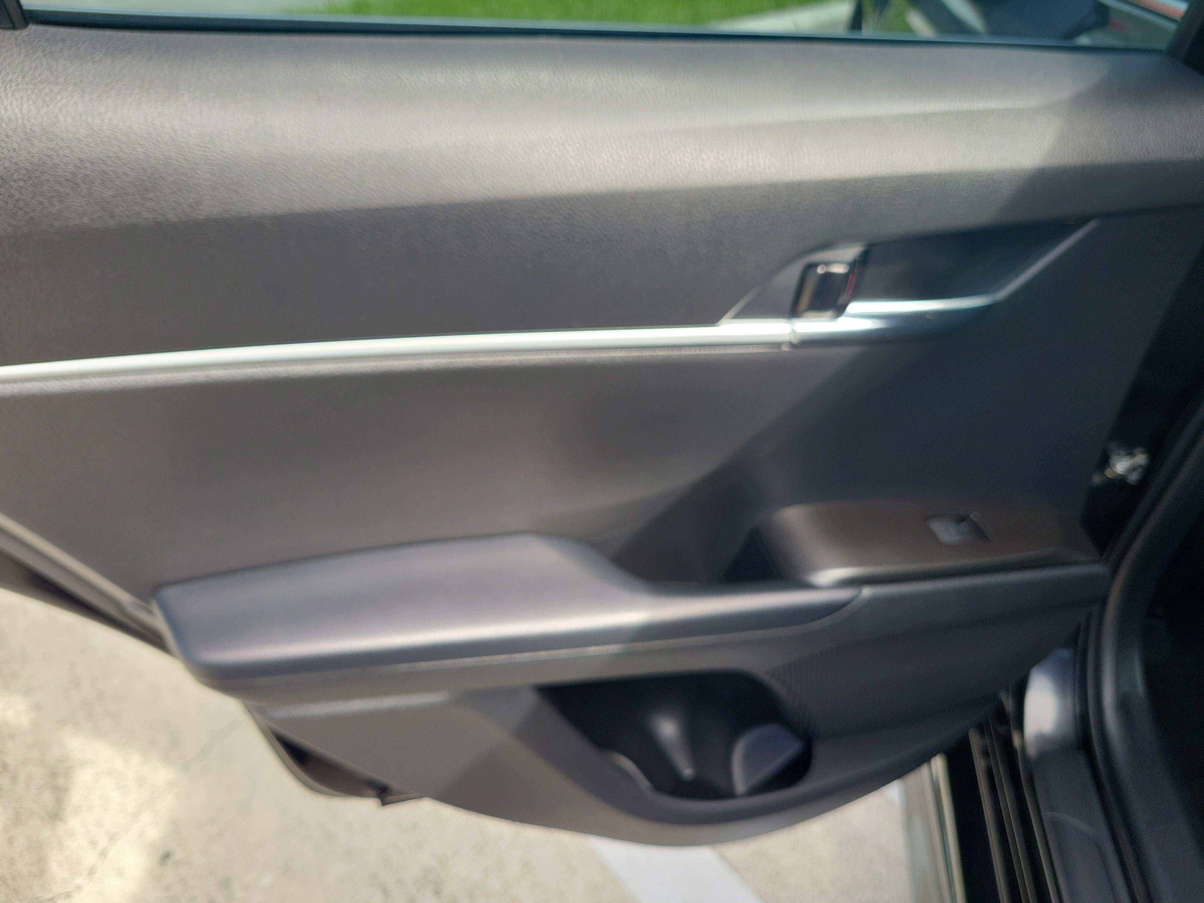 Used 2022 Toyota Camry SE FWD image 11