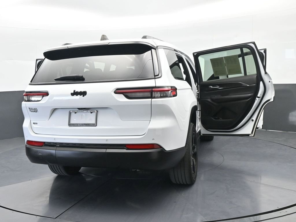 Used 2023 Jeep Grand Cherokee L Laredo RWD image 78