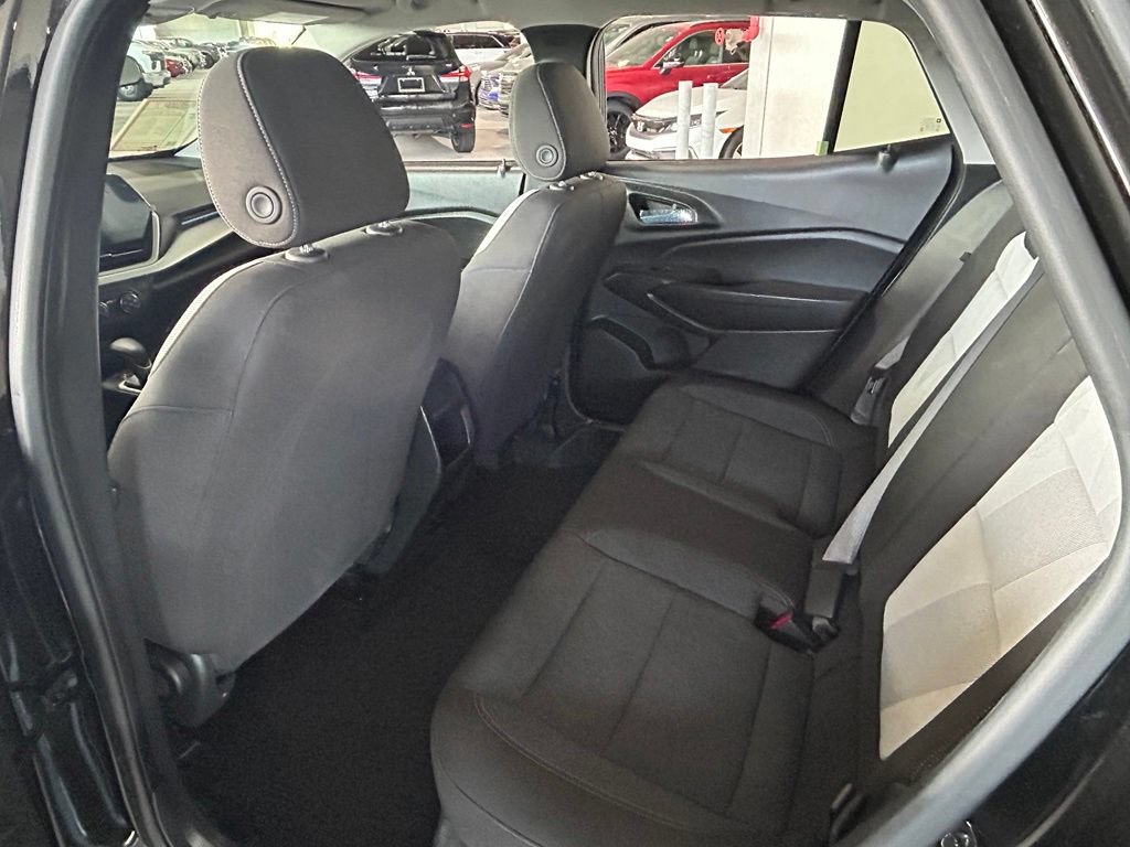 Used 2025 Chevrolet Trax LS FWD image 18
