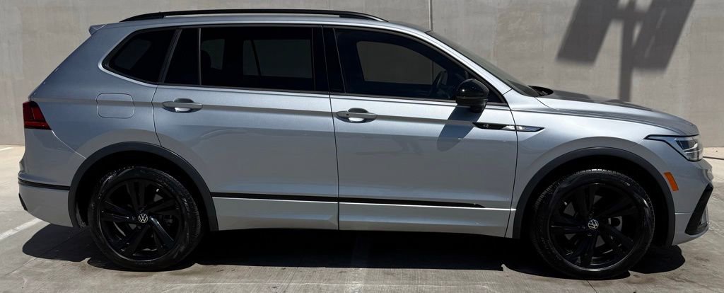 Used 2023 Volkswagen Tiguan SE R-Line image 2