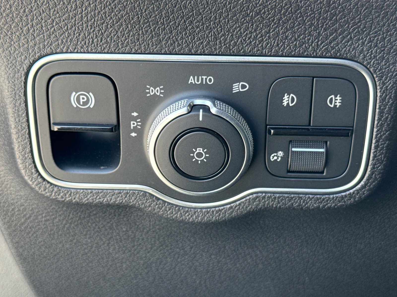 Used 2025 Mercedes-Benz GLB 250 image 17