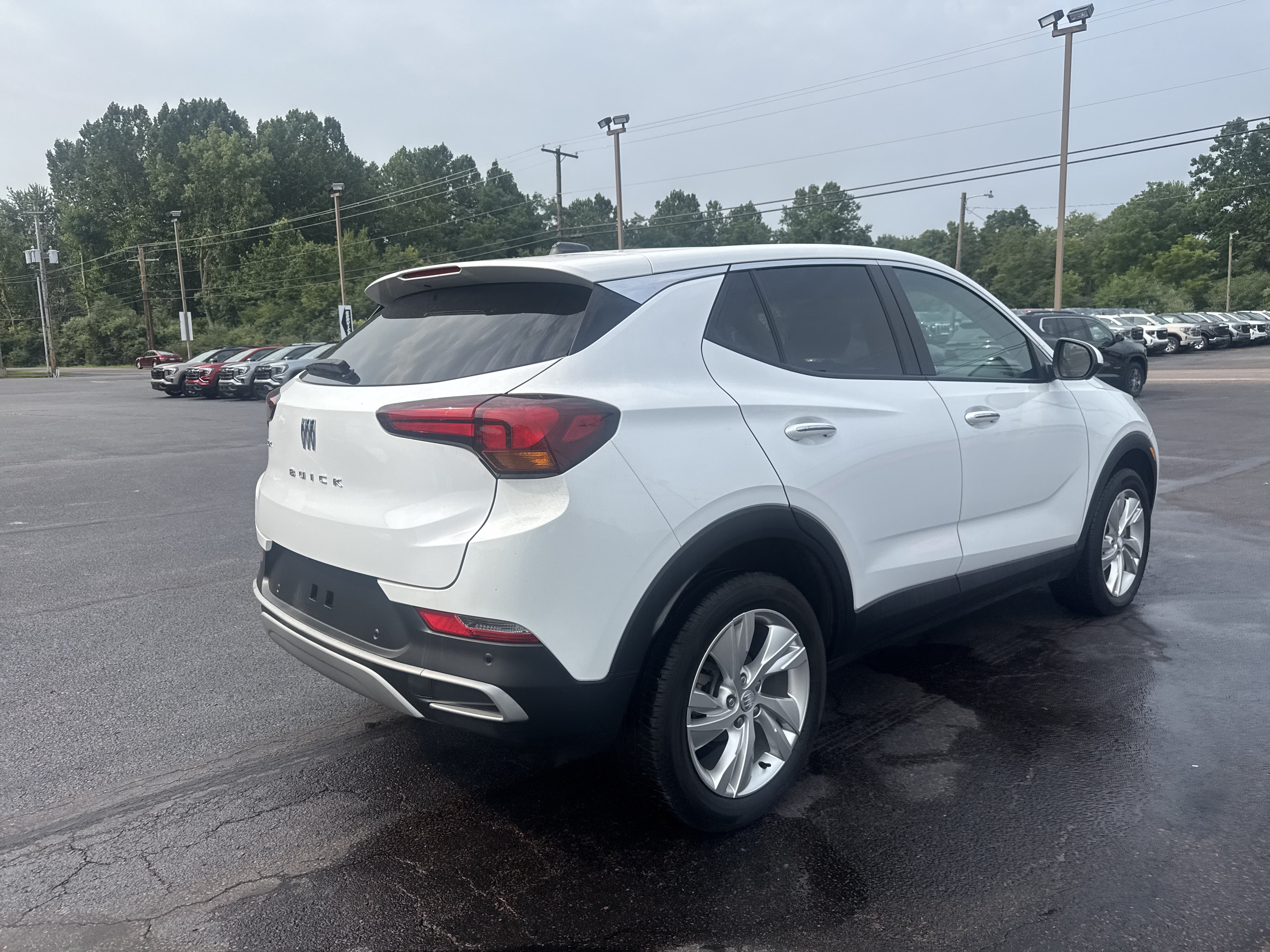 Used 2024 Buick Encore GX Preferred w/ Comfort Package AWD/4WD video 3