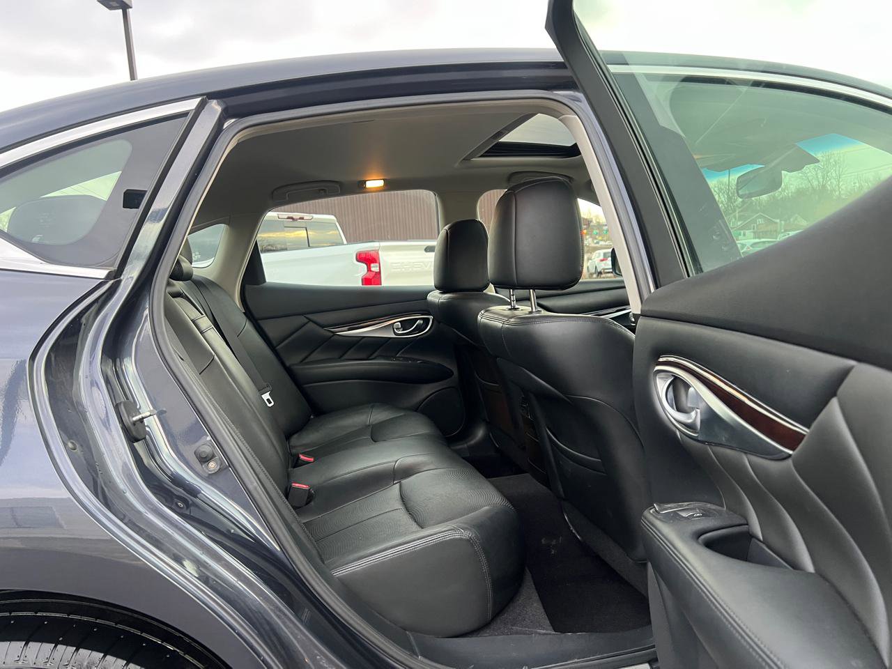 Used 2011 INFINITI M37 x w/ Premium Pkg AWD/4WD image 38