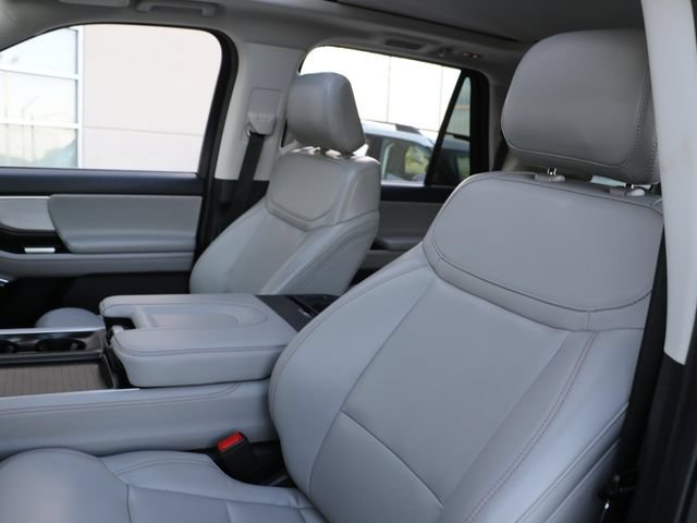 Used 2025 Ford Expedition Active AWD/4WD image 21