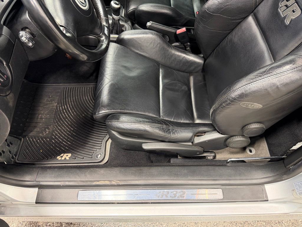 Used 2004 Volkswagen R32 image 18