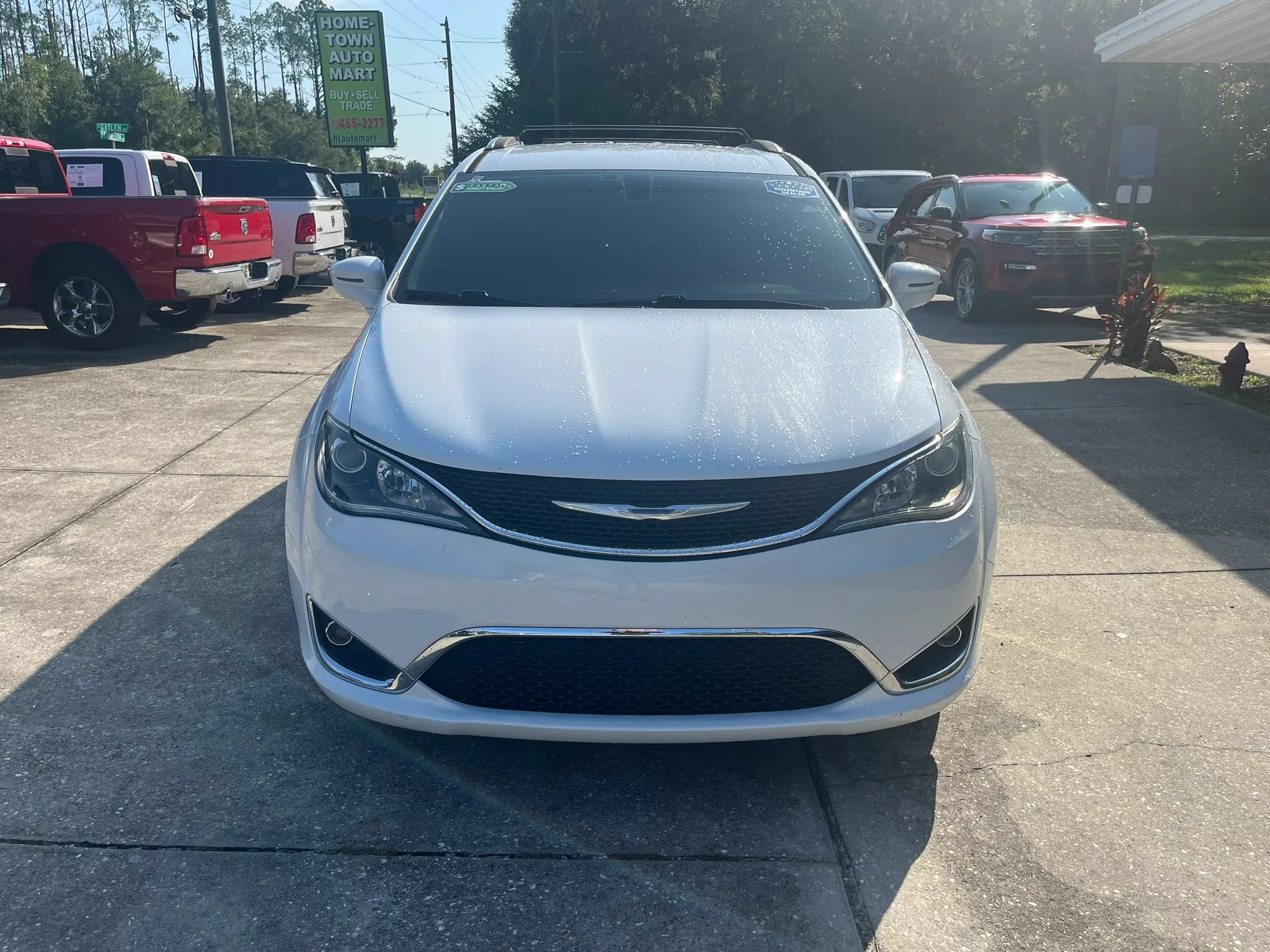 Used 2018 Chrysler Pacifica Touring-L Plus FWD image 2