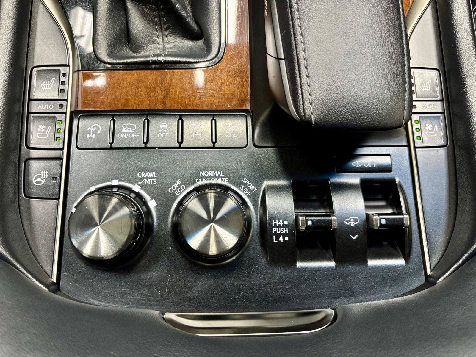 Used 2018 Lexus LX 570 4WD w/ Luxury Package image 35