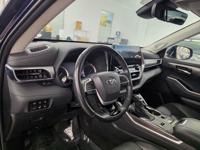 Used 2022 Toyota Highlander Platinum AWD/4WD image 8