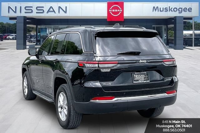 Used 2024 Jeep Grand Cherokee Laredo AWD/4WD image 4