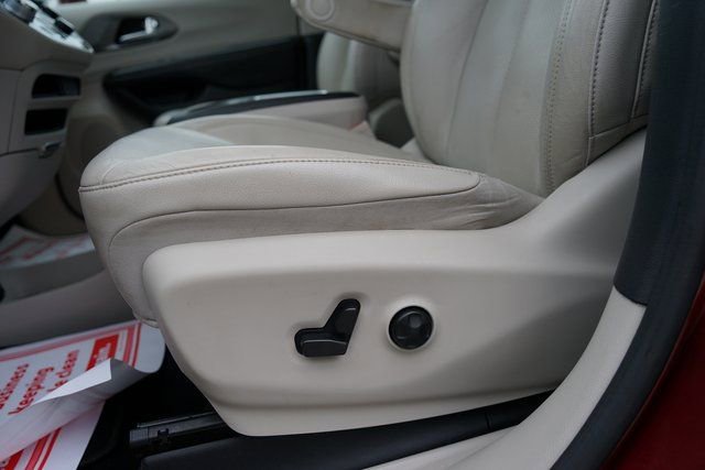 Used 2021 Chrysler Pacifica Touring-L image 12