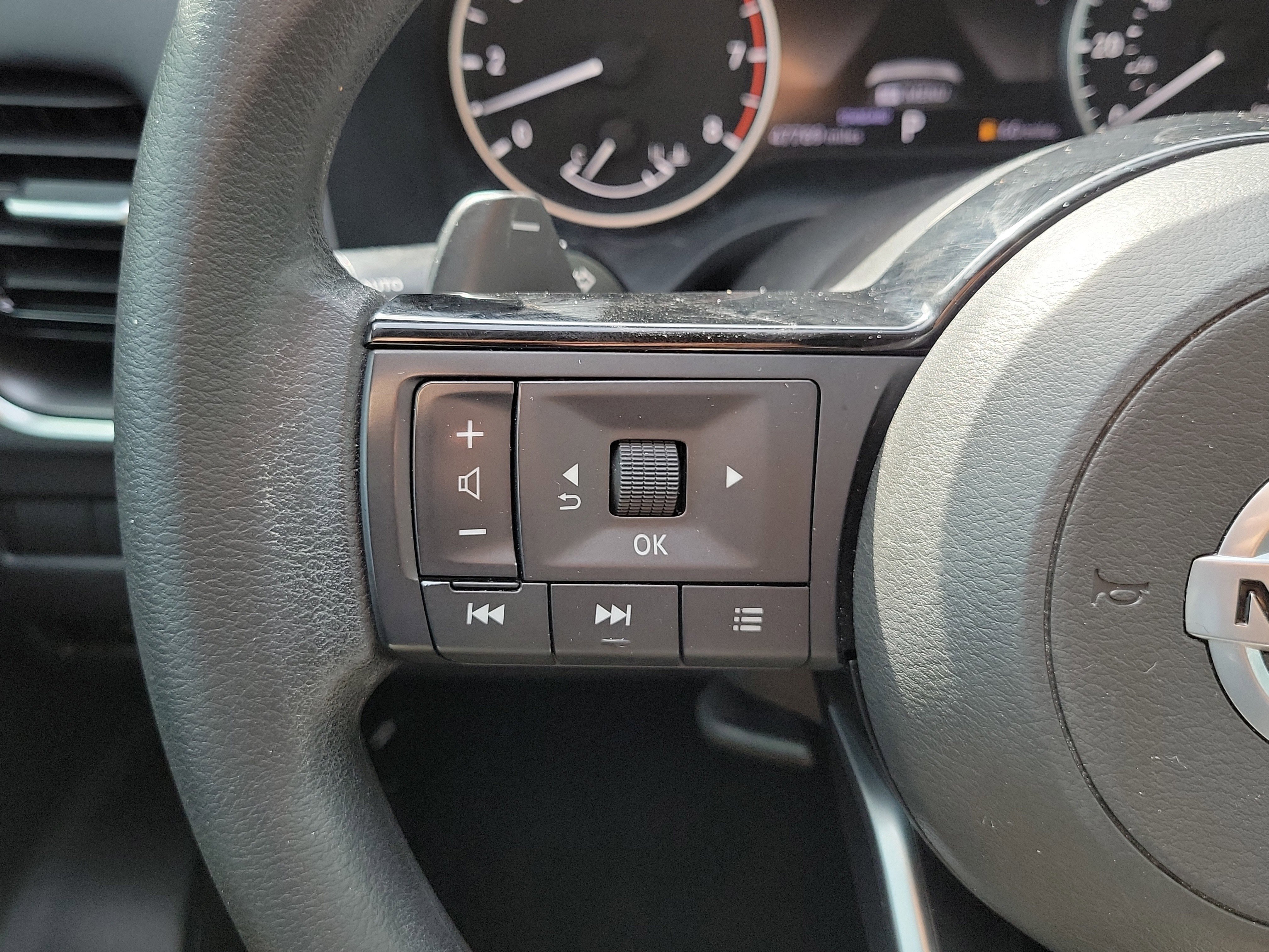 Certified 2021 Nissan Rogue SV FWD image 24