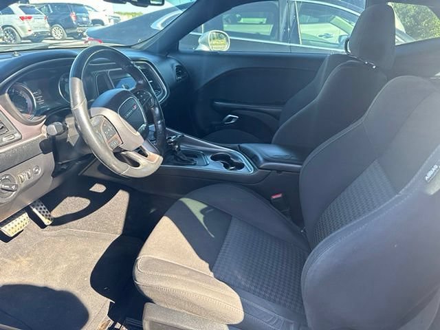 Used 2019 Dodge Challenger R/T w/ Driver Convenience Group RWD image 9