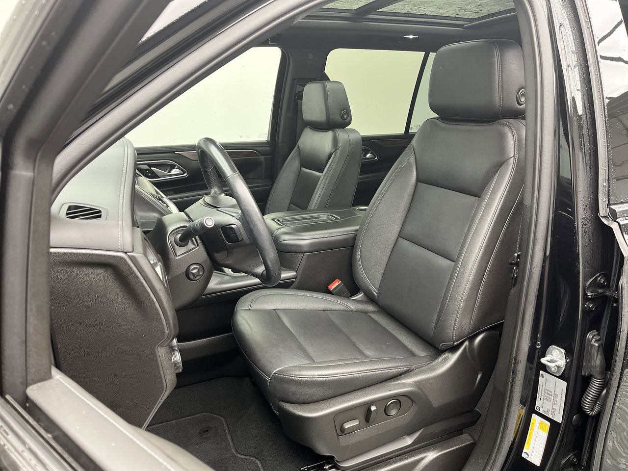 Certified 2022 Chevrolet Tahoe Z71 w/ Luxury Package AWD/4WD image 10