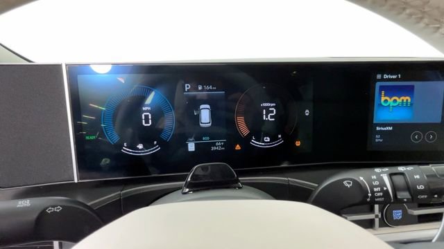 Used 2025 Hyundai Santa Fe SEL FWD image 23