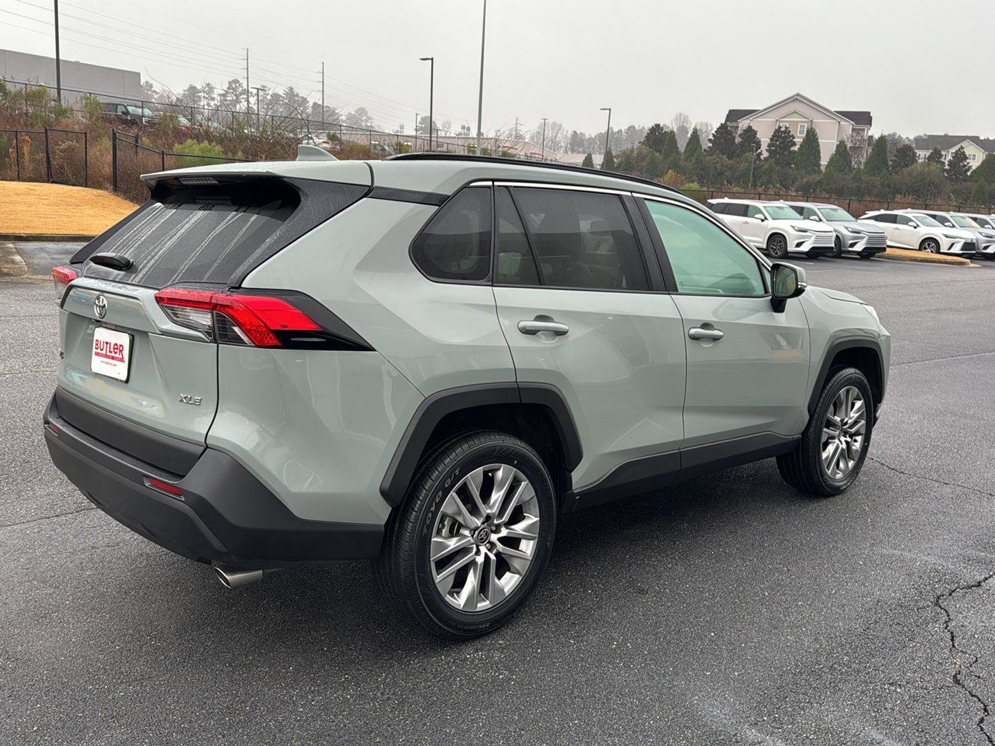 Used 2023 Toyota RAV4 XLE Premium image 5