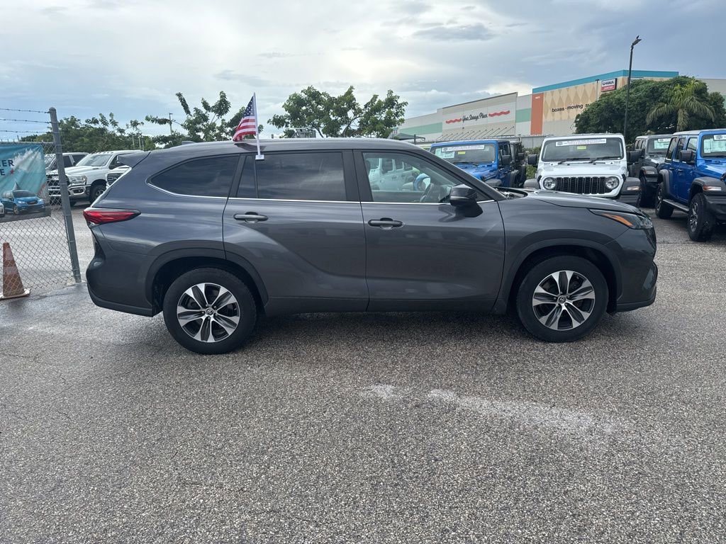 Used 2023 Toyota Highlander L image 15
