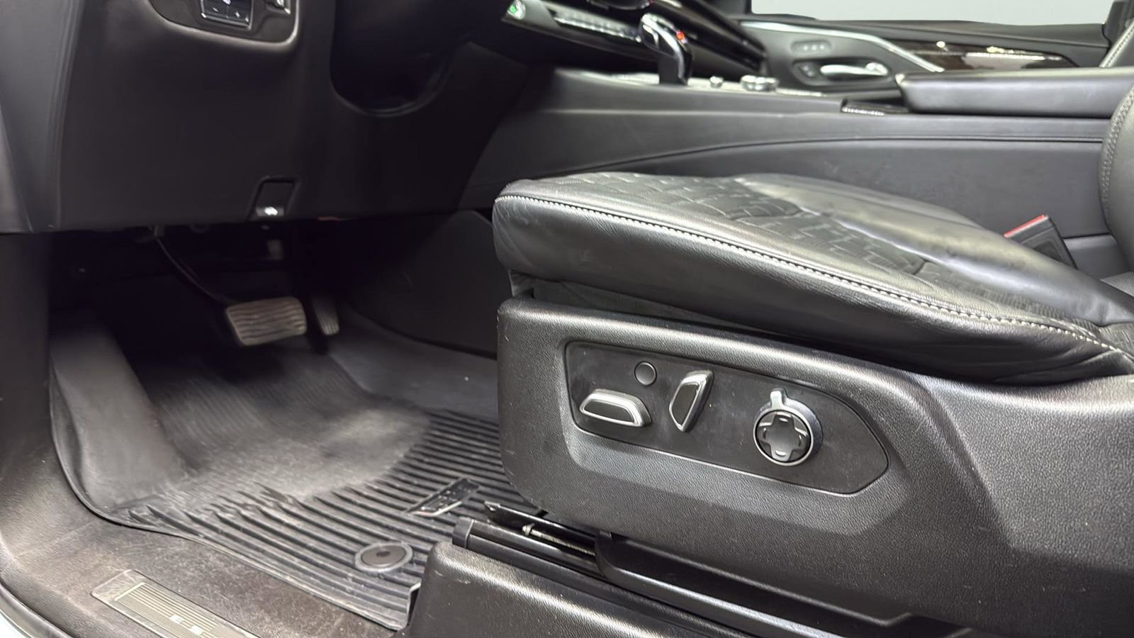 Used 2021 Cadillac Escalade Sport Platinum image 11