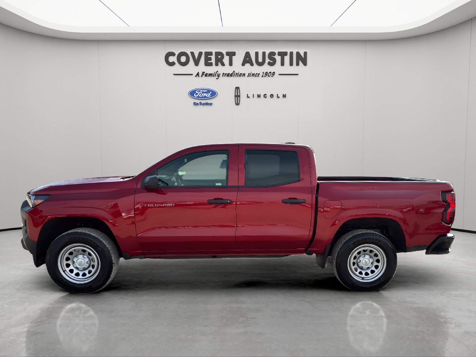 Used 2025 Chevrolet Colorado W/T w/ WT Convenience Package II RWD image 2