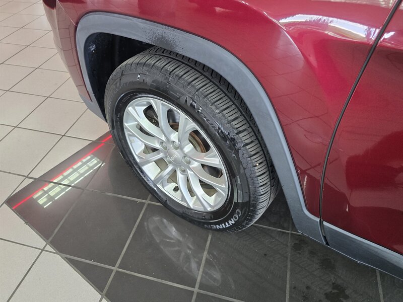 Used 2019 Jeep Cherokee Latitude w/ Cold Weather Group FWD image 36