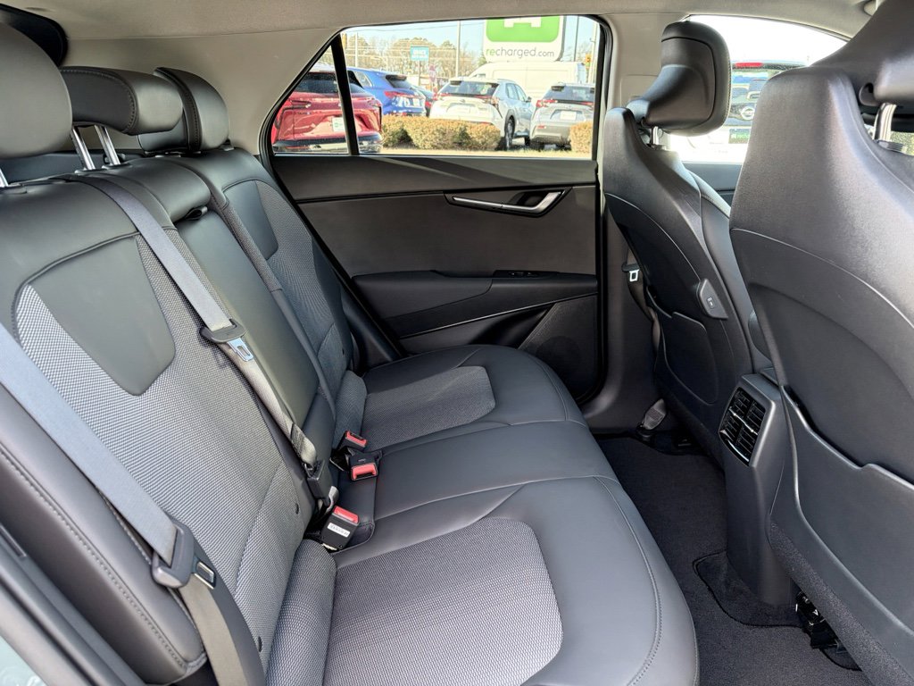 Used 2023 Kia Niro Wind w/ Wind Preserve Package image 23