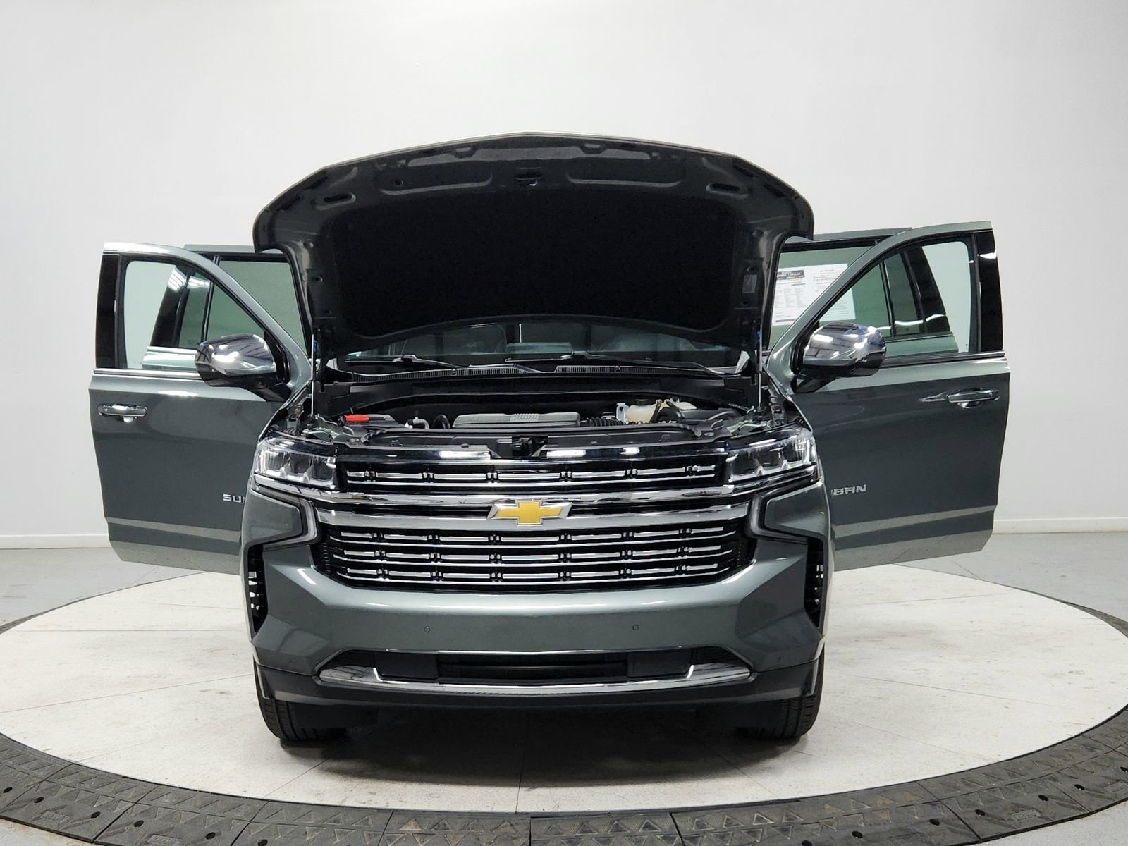 Used 2023 Chevrolet Suburban Premier image 10
