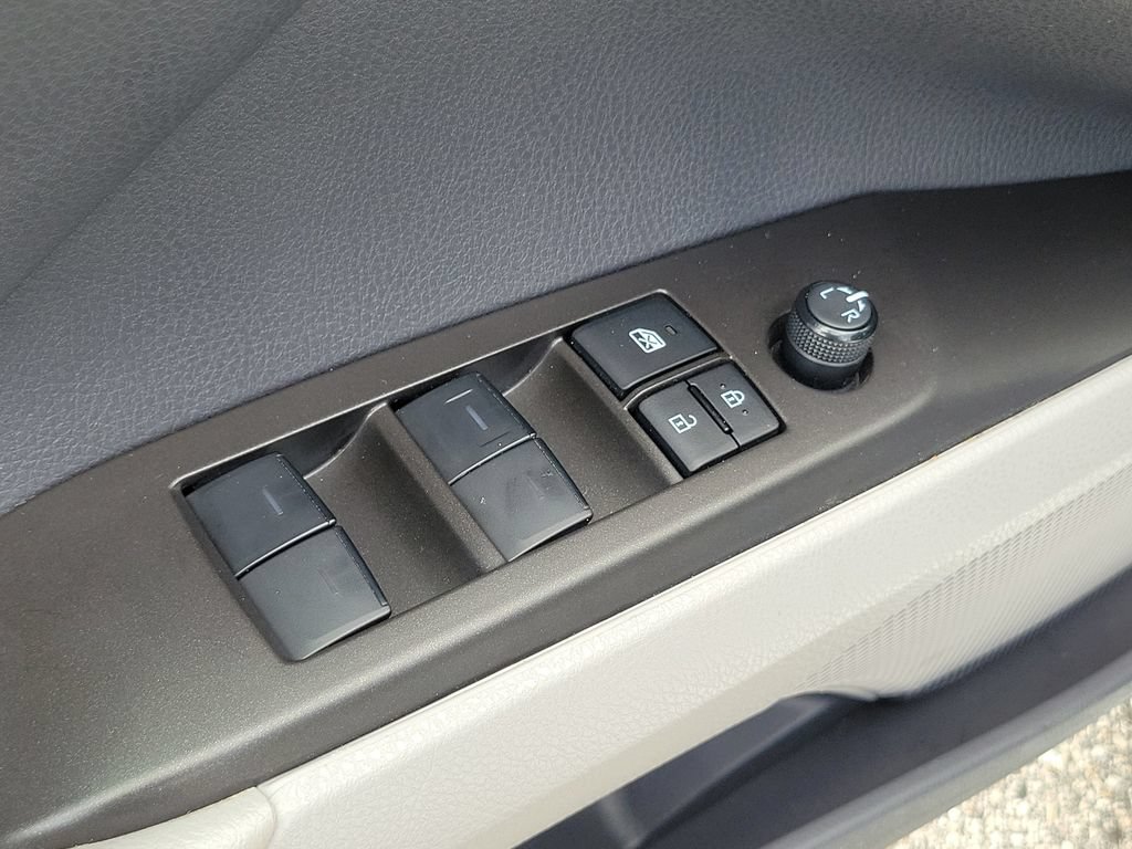 Used 2022 Toyota Camry LE FWD image 19