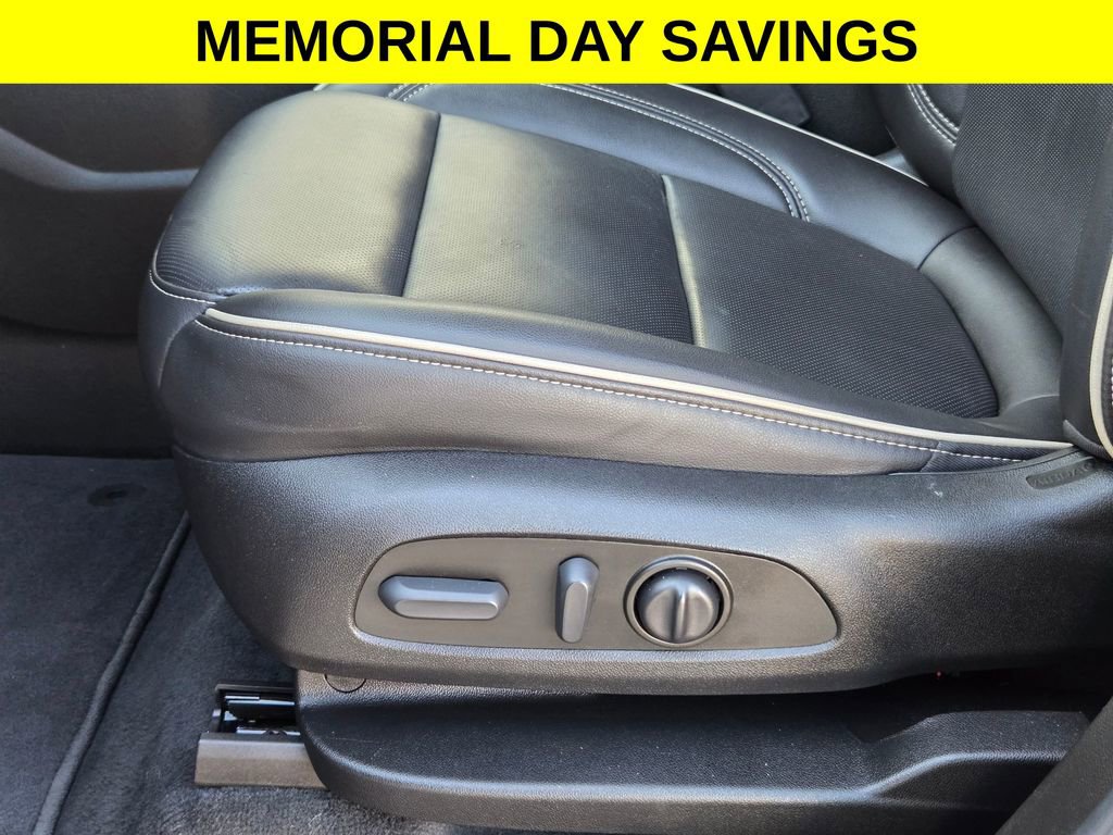 Used 2023 Chevrolet Traverse Premier FWD image 14