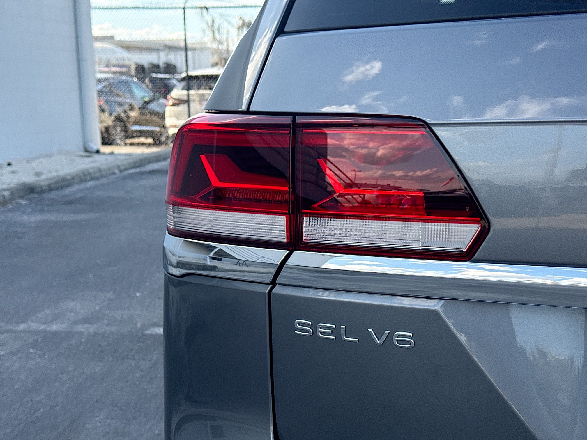 Used 2023 Volkswagen Atlas SEL AWD/4WD image 10