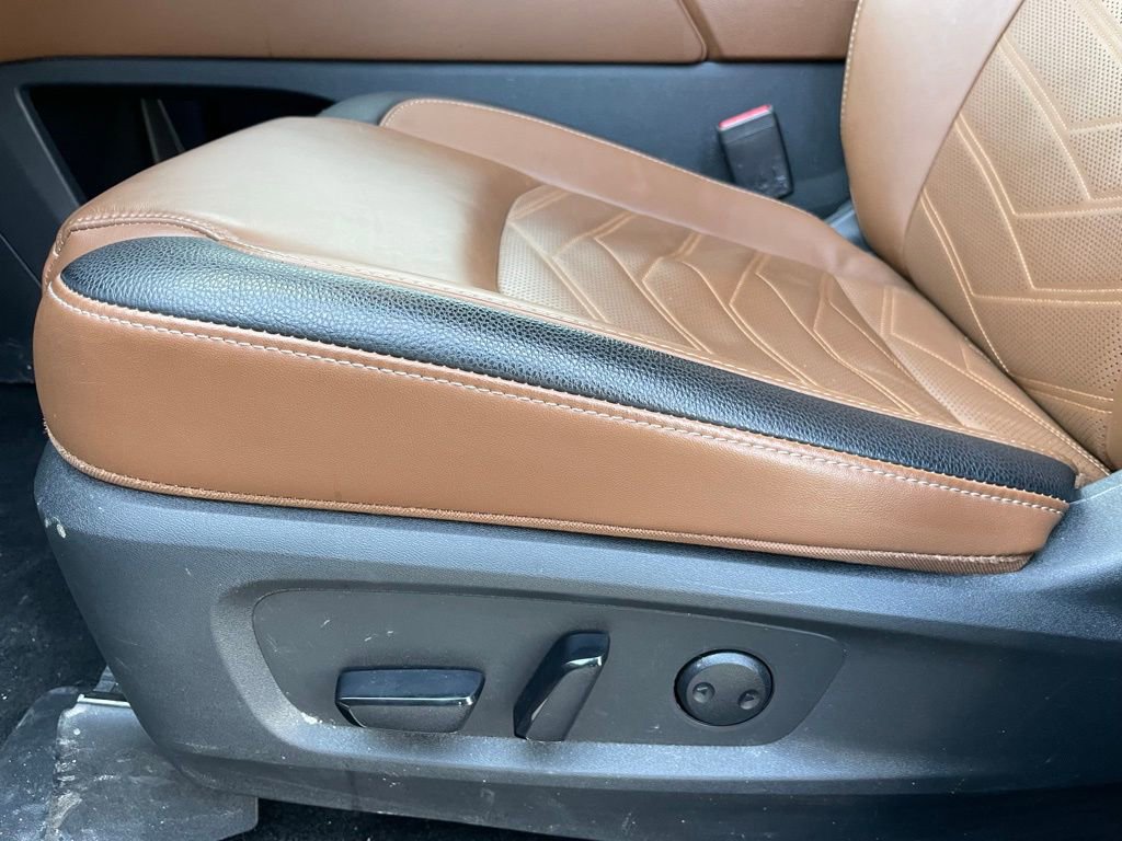 Used 2024 Nissan Pathfinder Platinum w/ Cargo Package image 11