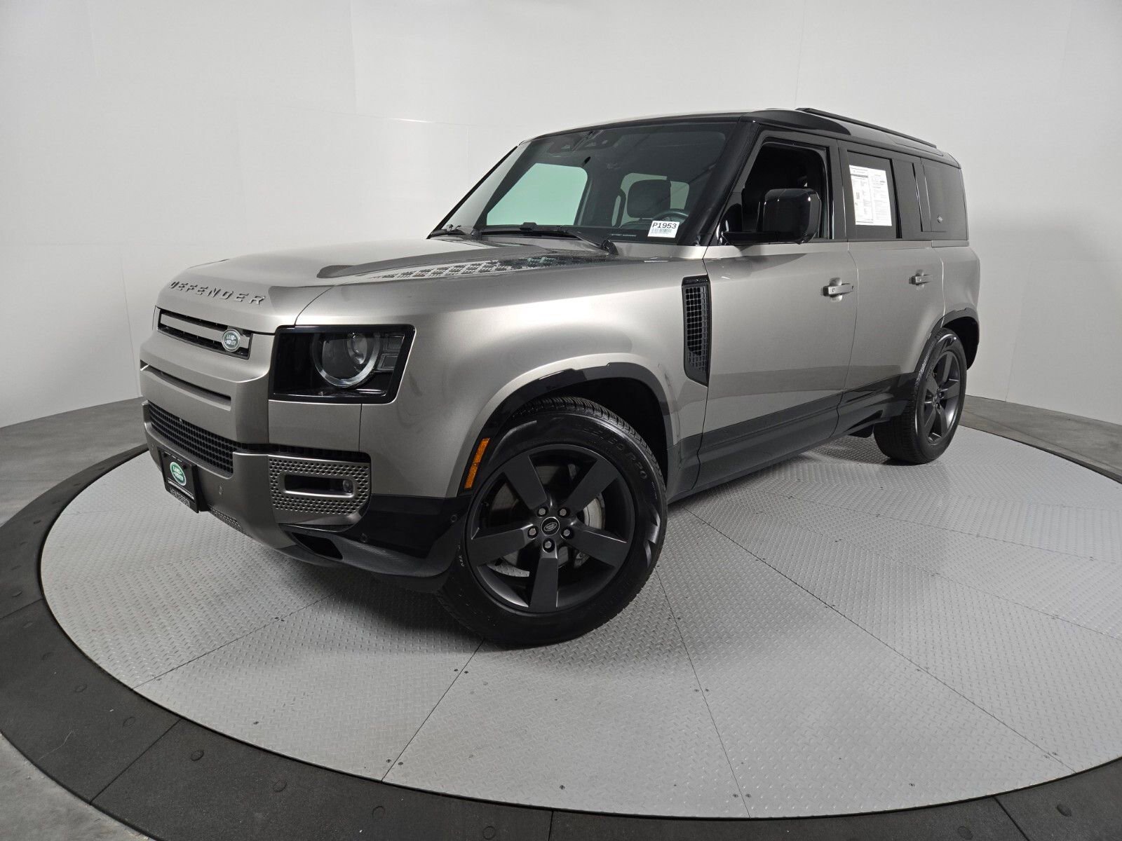 Used 2024 Land Rover Defender 110 X-Dynamic SE AWD/4WD image 1