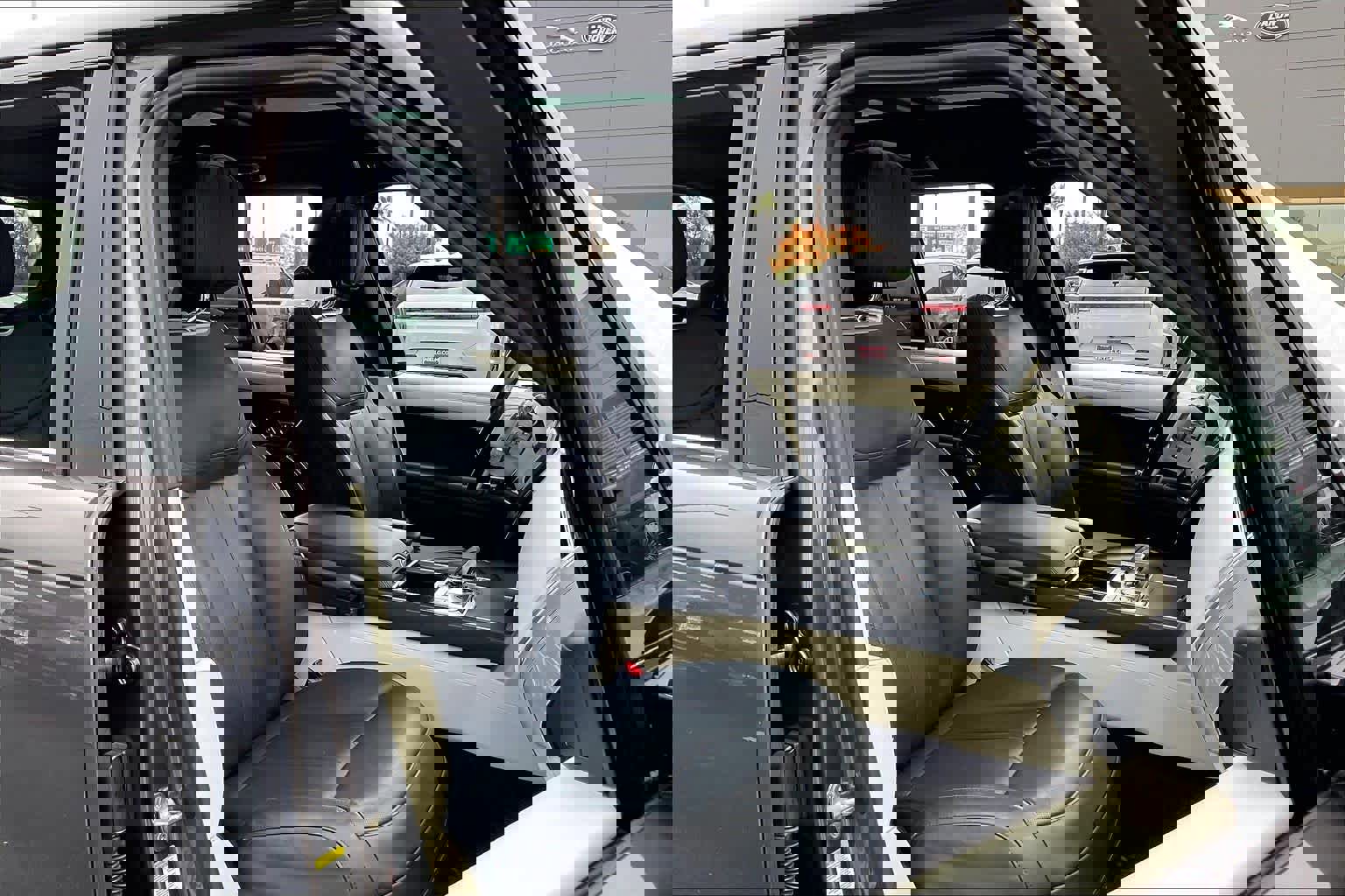 Used 2023 Land Rover Range Rover Autobiography image 10