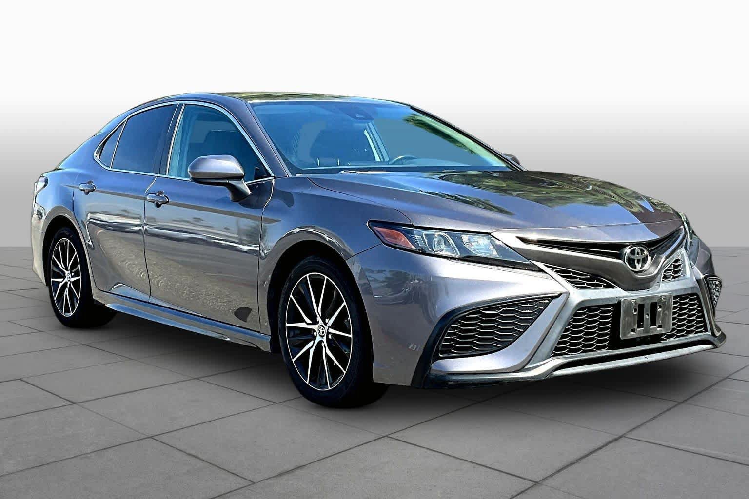 Used 2021 Toyota Camry SE FWD image 2