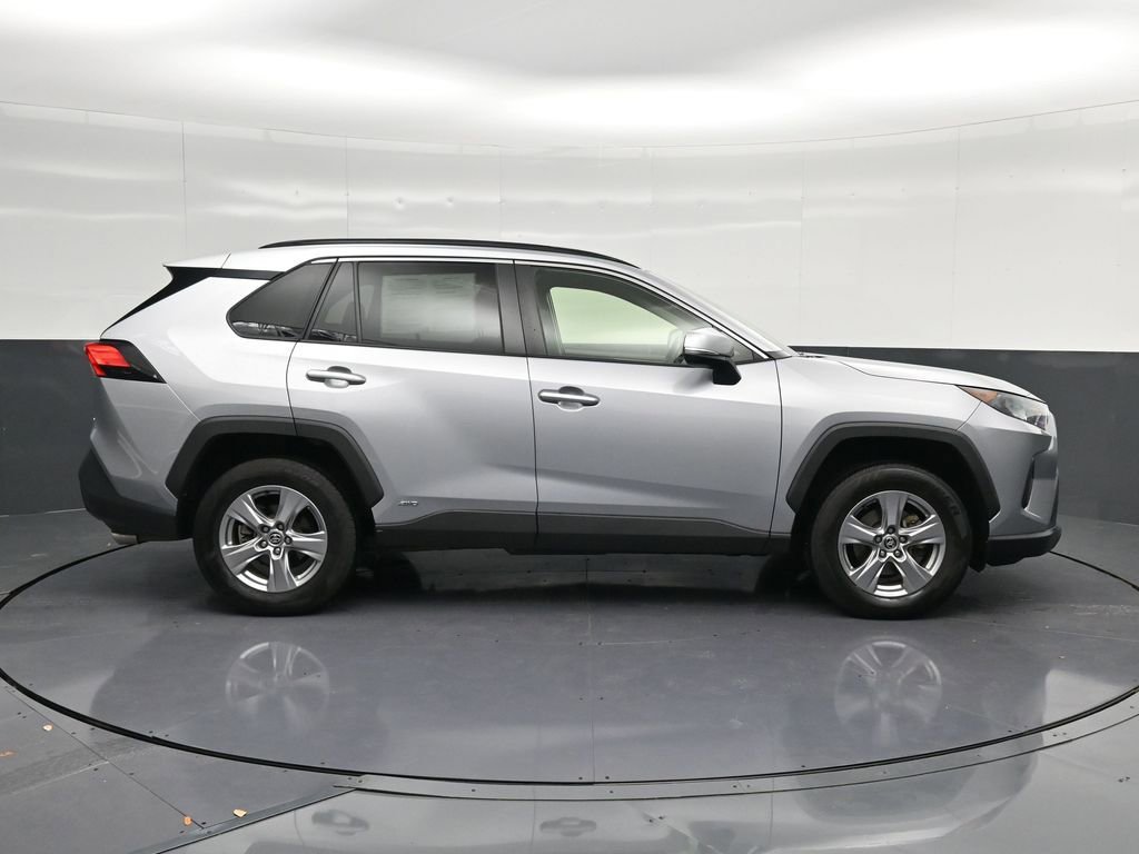 Used 2022 Toyota RAV4 LE image 4