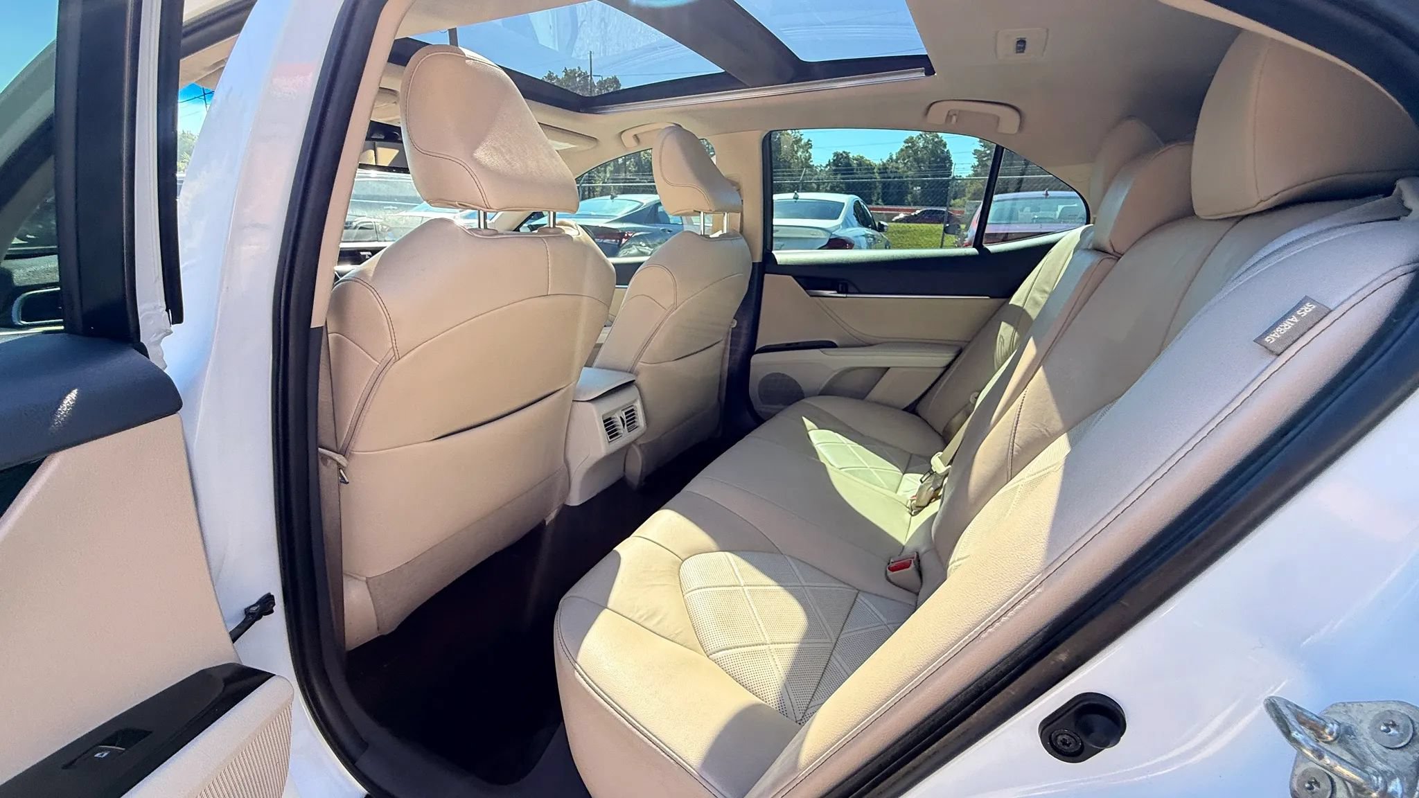 Used 2018 Toyota Camry XLE w/ Driver Assist Package FWD image 16