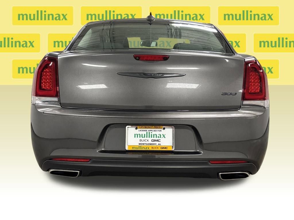 Used 2022 Chrysler 300 Touring w/ Sport Appearance Package image 17