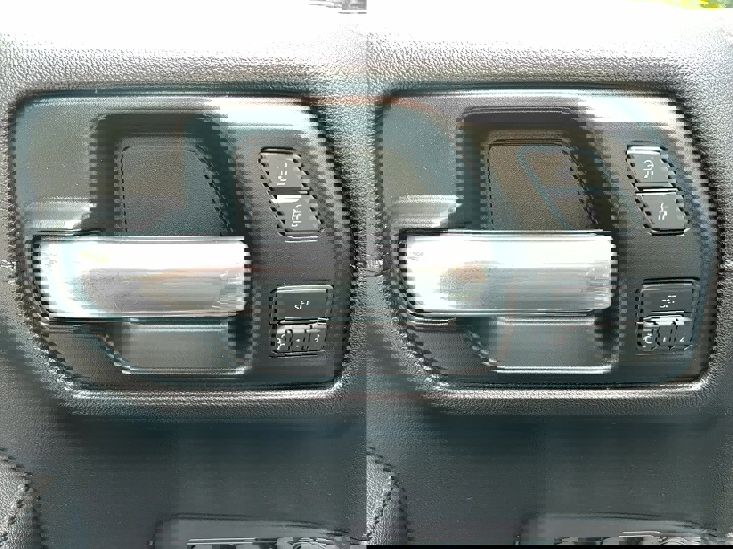 Used 2019 GMC Sierra 1500 SLT w/ SLT Premium Plus Package image 17