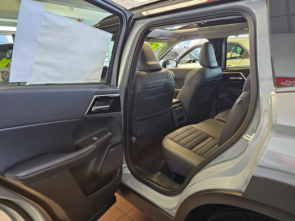 New 2026 Mitsubishi Outlander AWD image 7